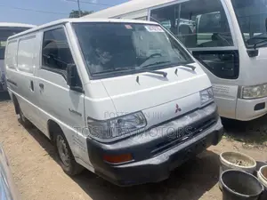 Mitsubishi L300 2002 White