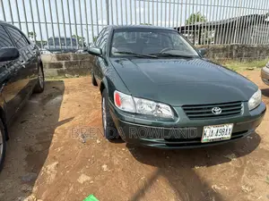 Toyota Camry 2000 Green