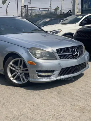 Mercedes-Benz C250 2015 Blue