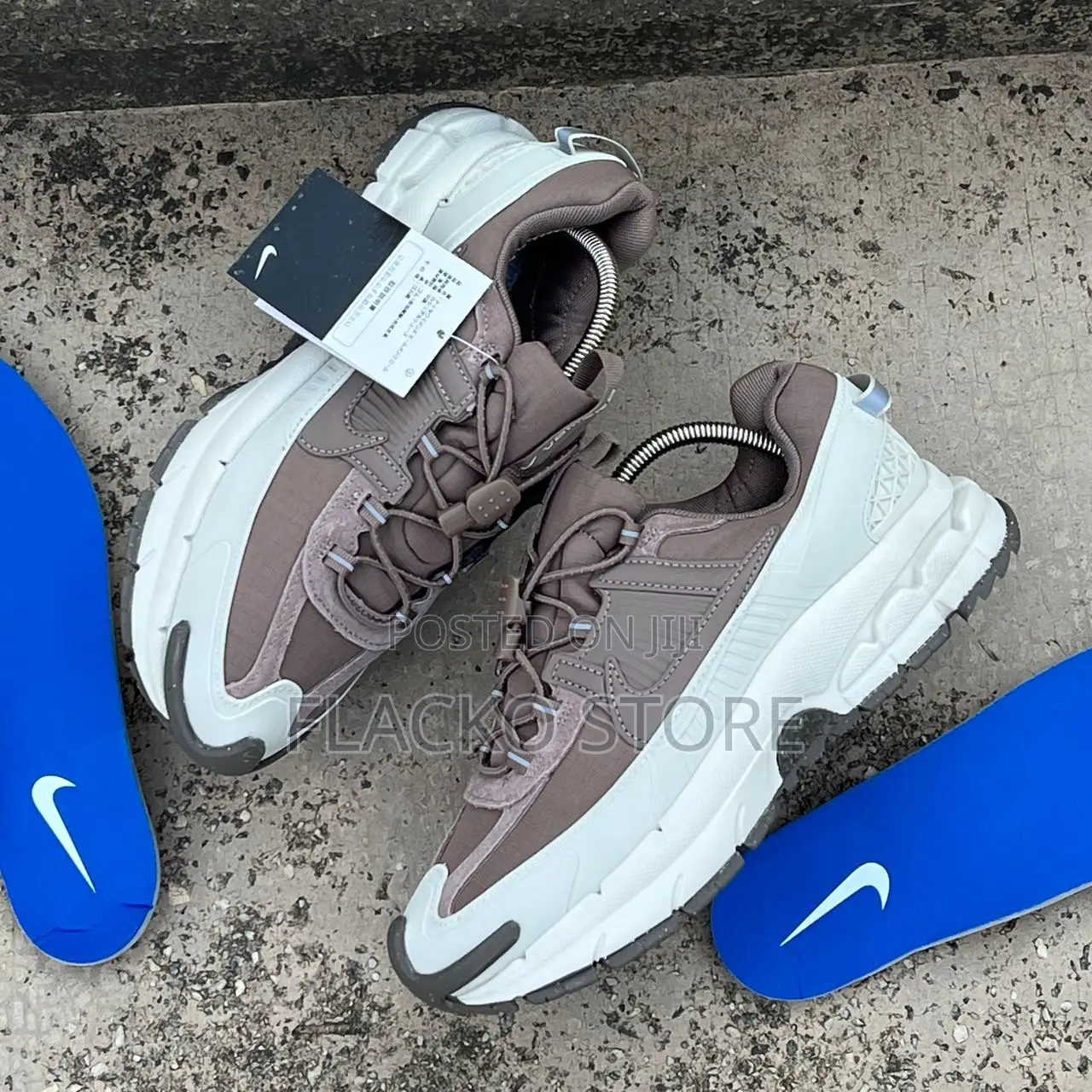 Original Nike Zoom Vomero 5 Sneakers