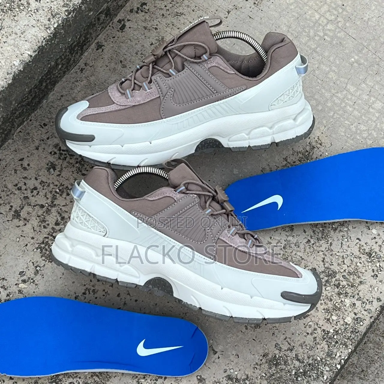 Original Nike Zoom Vomero 5 Sneakers