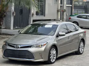 Toyota Avalon Limited Sedan FWD (3.5L 6cyl 6A) 2013 Gold