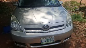 Toyota Corolla Verso 2008 Brown