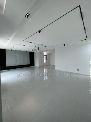 5bdrm Duplex in Chevron for sale