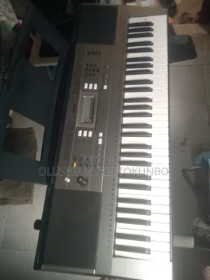 Yamaha PSR E353