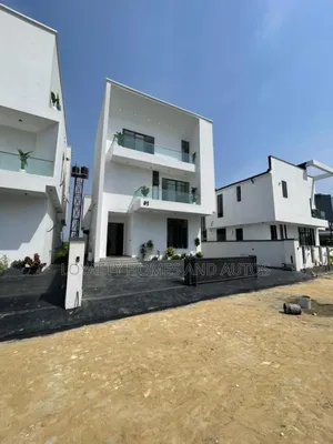 5bdrm Duplex in Chevron for sale
