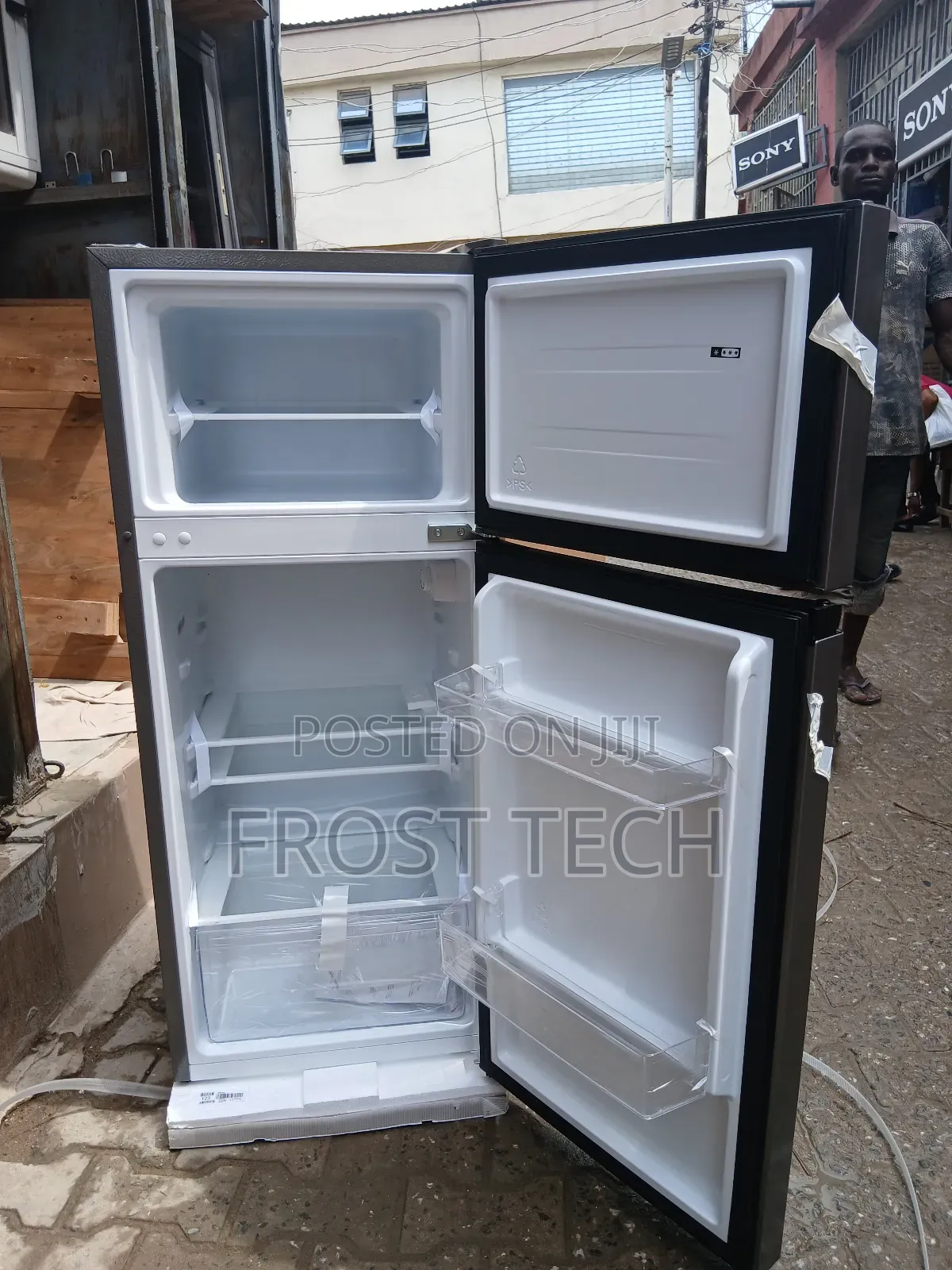Hisense 172dr Double Door Fridge.