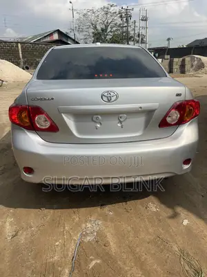 Toyota Corolla LE 4dr Sedan (1.8L 4cyl 4A) 2010 Silver