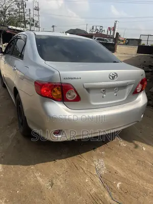 Toyota Corolla LE 4dr Sedan (1.8L 4cyl 4A) 2010 Silver