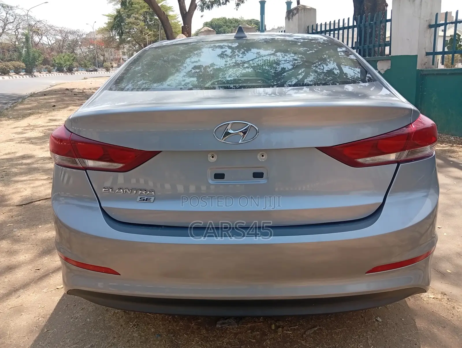 Hyundai Elantra 2017 Silver