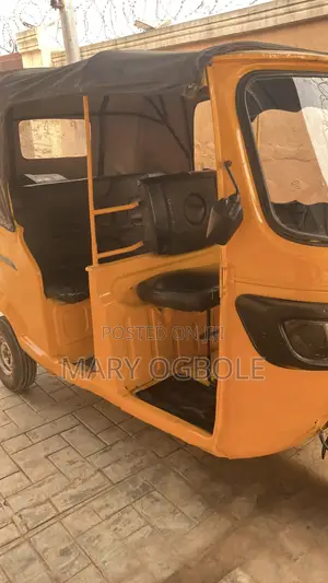 TVS King Deluxe Plus iTouch Start 2019 Yellow