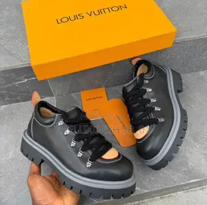 Classy Loius Vuitton Men Sneakers