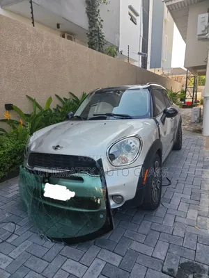 Mini Cooper Country 2017 Windscreen Glass