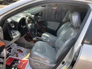Toyota RAV4 2011 Silver