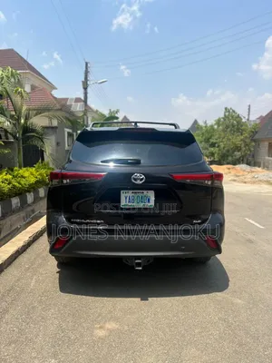 Toyota Highlander XLE 2021 Brown