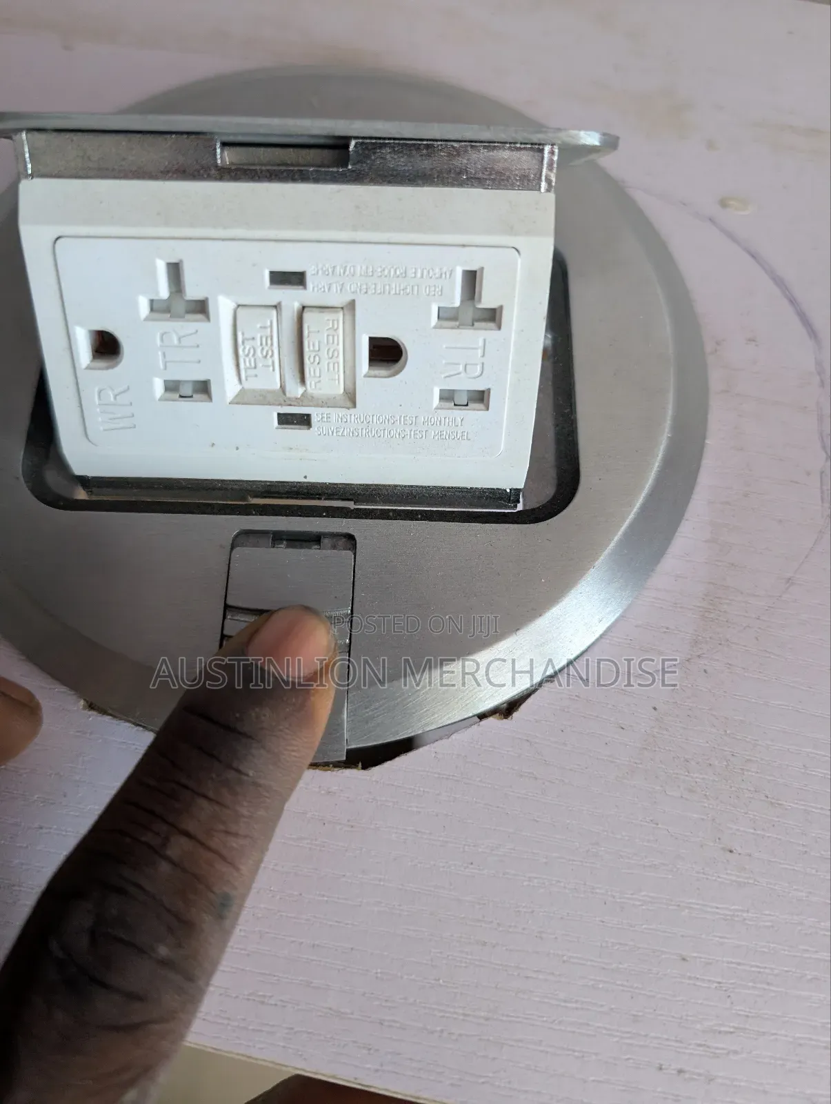 Floor Socket With Multiple Ports