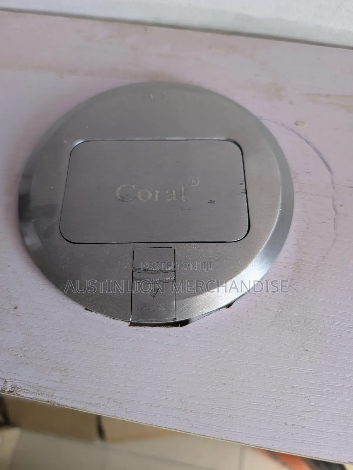 Floor Socket With Multiple Ports
