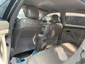 Toyota Camry LE 4dr Sedan (2.5L 4cyl 6A) 2011 Gray