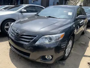 Toyota Camry LE 4dr Sedan (2.5L 4cyl 6A) 2011 Gray