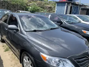 Toyota Camry LE 4dr Sedan (2.5L 4cyl 6A) 2011 Gray