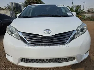 Toyota Sienna Limited 7 Passenger 2011 White