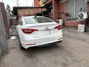 Hyundai Sonata Sport 2.0T Sedan FWD (2.0L 4cyl 6A) 2016 White