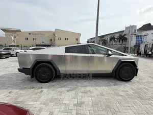 Tesla Cybertruck 173 kWh Cyberbeast AWD 2024 Gray