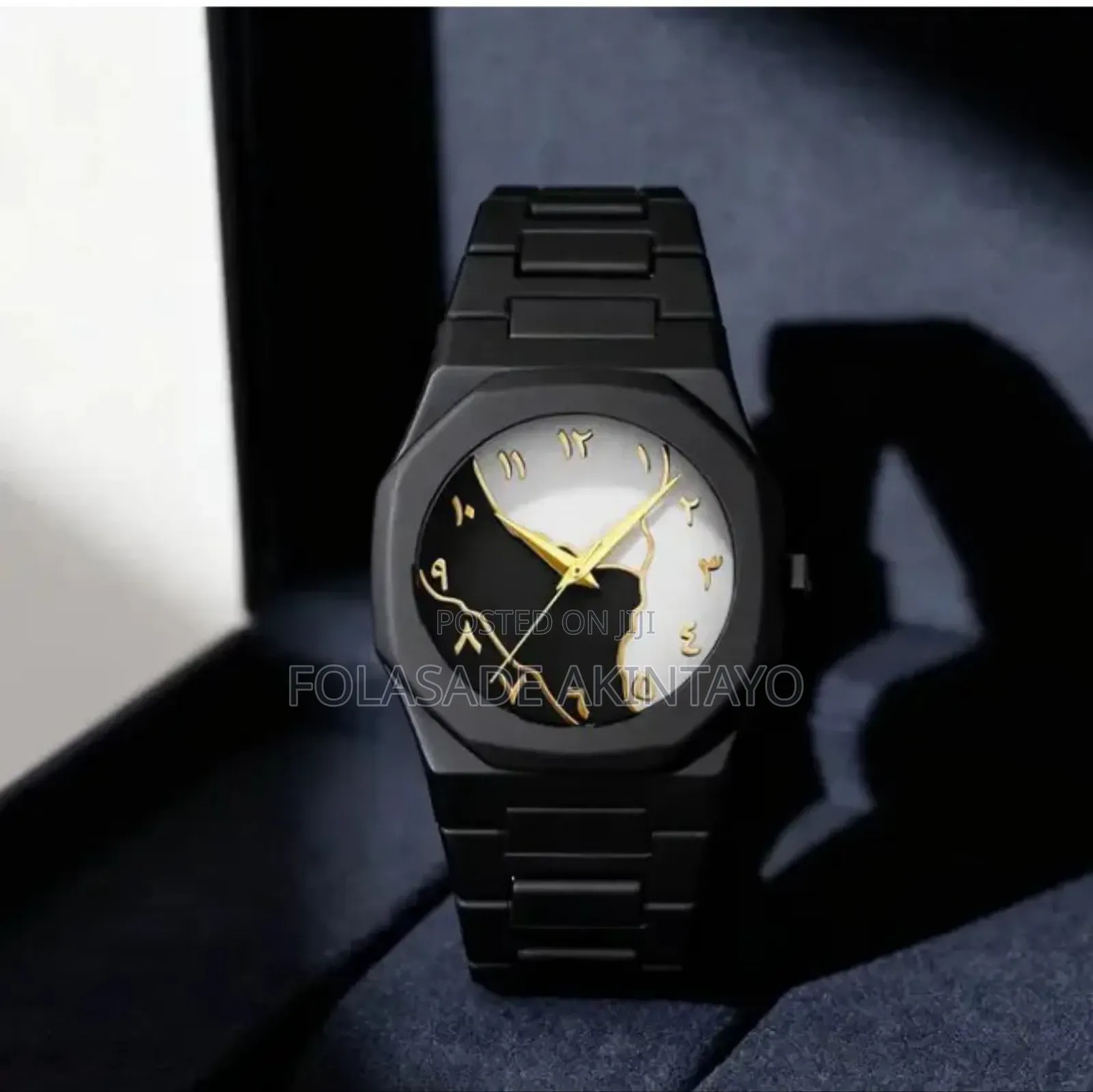 Fashionable Unique Wristwatch