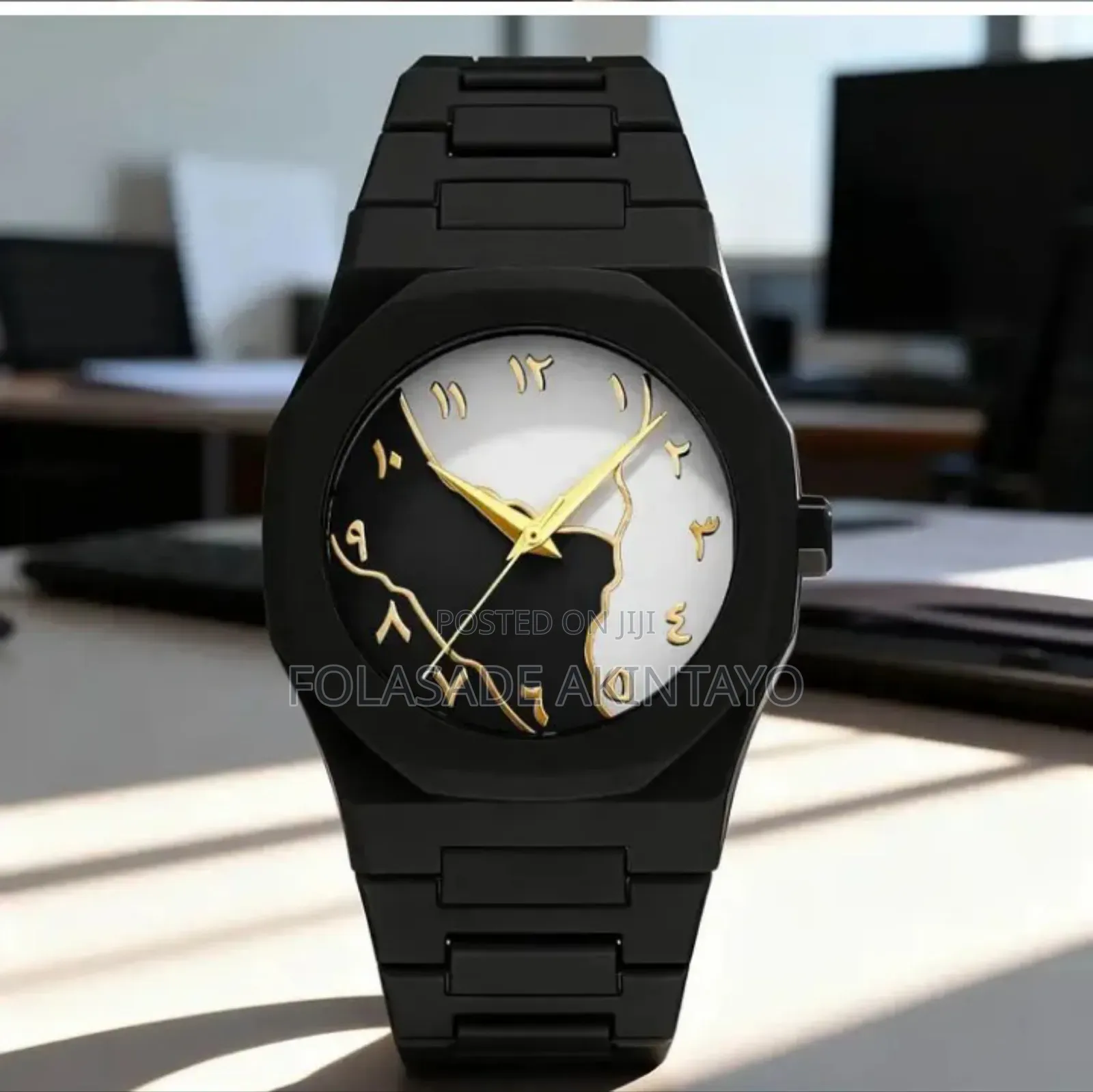 Fashionable Unique Wristwatch