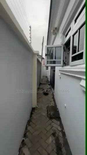 3bdrm Bungalow in Okahia Estate Off, Obio-Akpor for rent