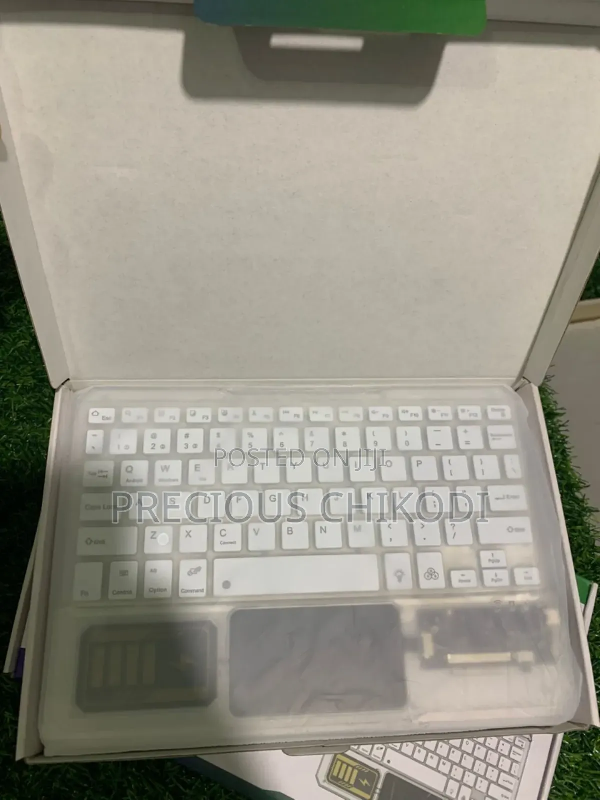 Transparent Wireless Keyboard With Touchpad