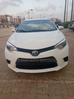 Toyota Corolla S Premium 4dr Sedan (1.8L 4cyl CVT) 2015 White