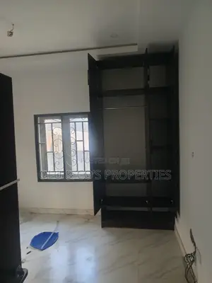 3bdrm Block of Flats in An Estate Around, Lugbe District for rent
