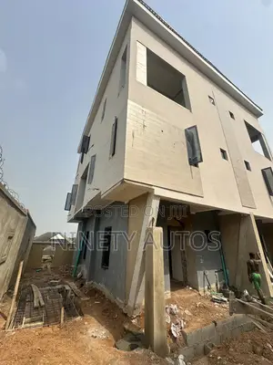 4bdrm Duplex in GRA Phase 1 for sale