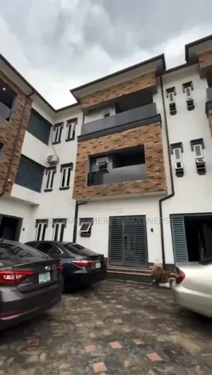 10bdrm Block of Flats in Off Nta Road , Port, Obio-Akpor for sale