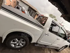 Nissan Titan King Cab SE 4x4 2011 Off white