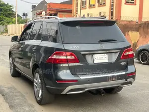 Mercedes-Benz M Class ML350 4MATIC 4dr SUV AWD (3.5L 6cyl 7A) 2015 Gray