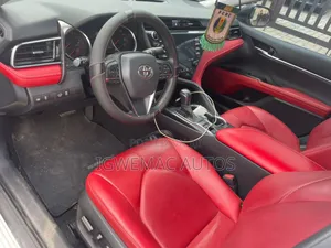 Toyota Camry XSE (2.5L 4cyl 8A) 2019 White