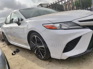 Toyota Camry XSE (2.5L 4cyl 8A) 2019 White