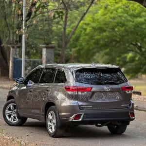 Toyota Highlander Limited 2019 Gray