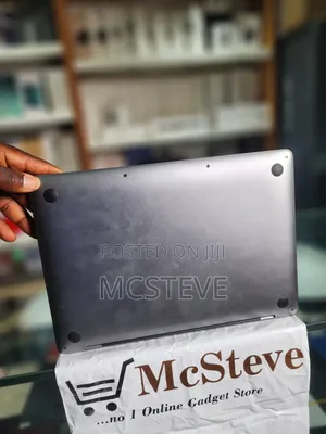 Laptop Apple MacBook Pro 2022 M2 8GB Apple M2 SSD 256GB