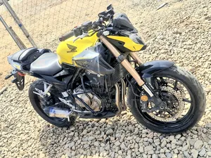Honda CB 2023 Yellow