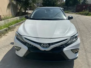 Toyota Camry XSE (2.5L 4cyl 8A) 2019 White