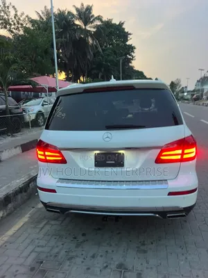 Mercedes-Benz GL-Class GL550 4MATIC 4dr SUV AWD (4.7L 8cyl Turbo 7A)