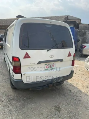 Toyota HiAce 2005 White