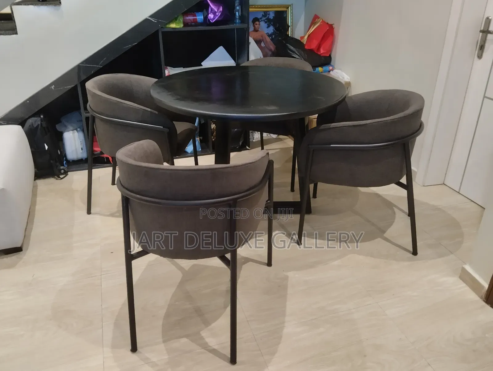 Stylish 4-Seater Round Dining Set