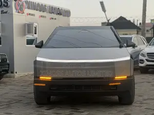 Tesla Cybertruck 2024 Gold
