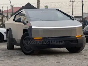 Tesla Cybertruck 2024 Gold