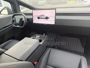 Tesla Cybertruck 2024 Gold