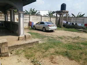 6bdrm Bungalow in Ekom Iman Junction,, Uyo for sale